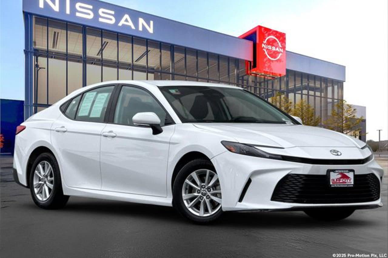 2025 Toyota Camry LE 2