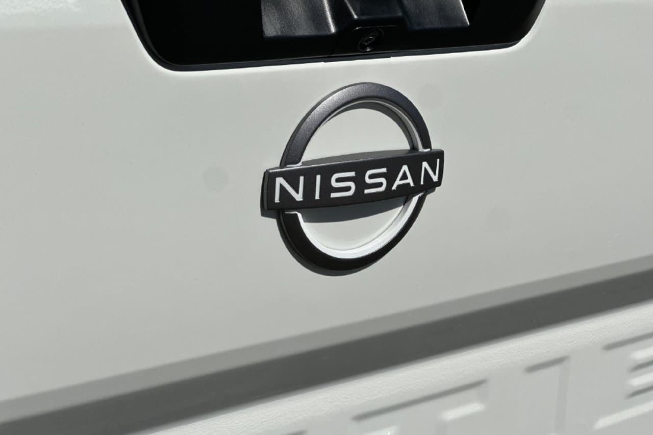 2027 Nissan Frontier SV 22