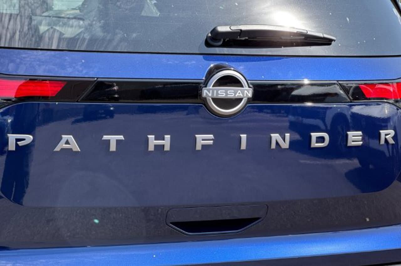2026 Nissan Pathfinder SV 24