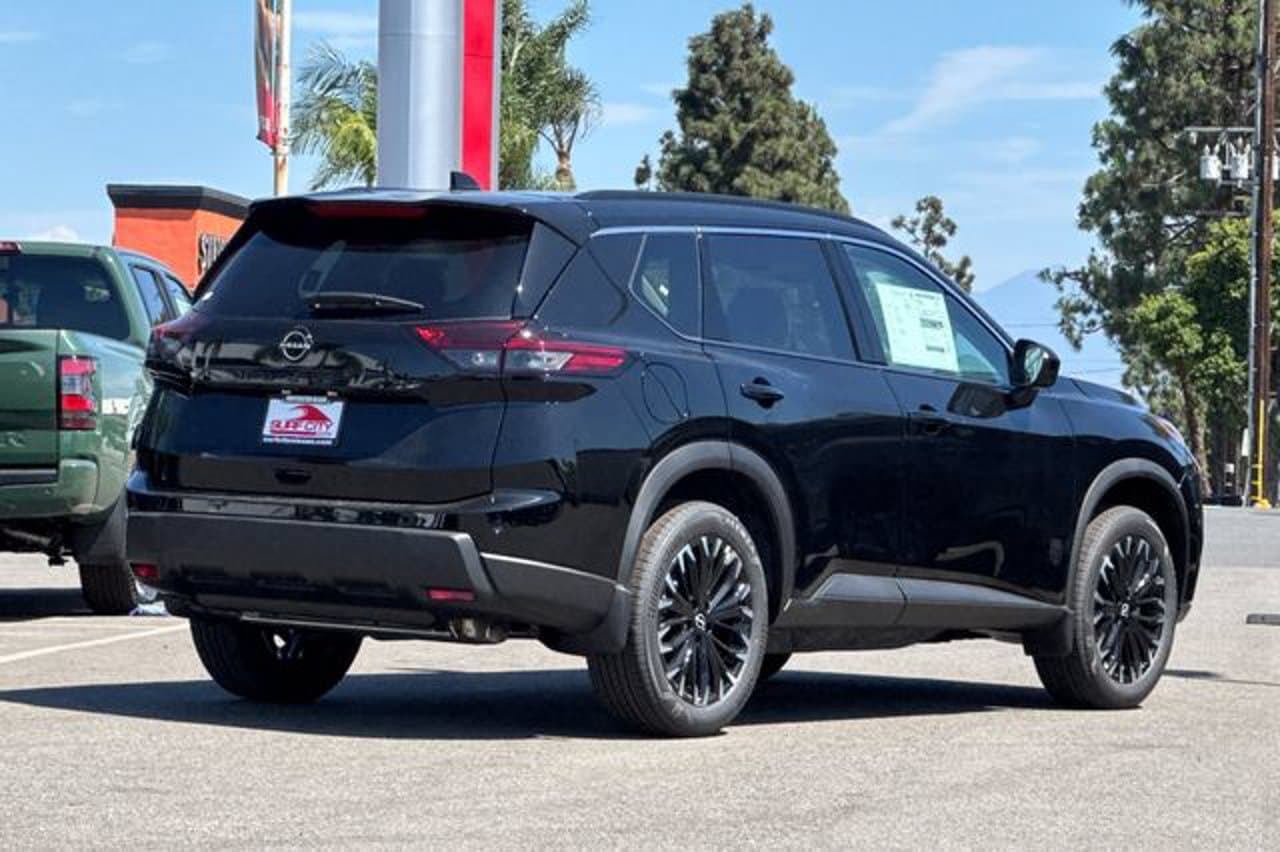 2026 Nissan Rogue Dark Armor 3