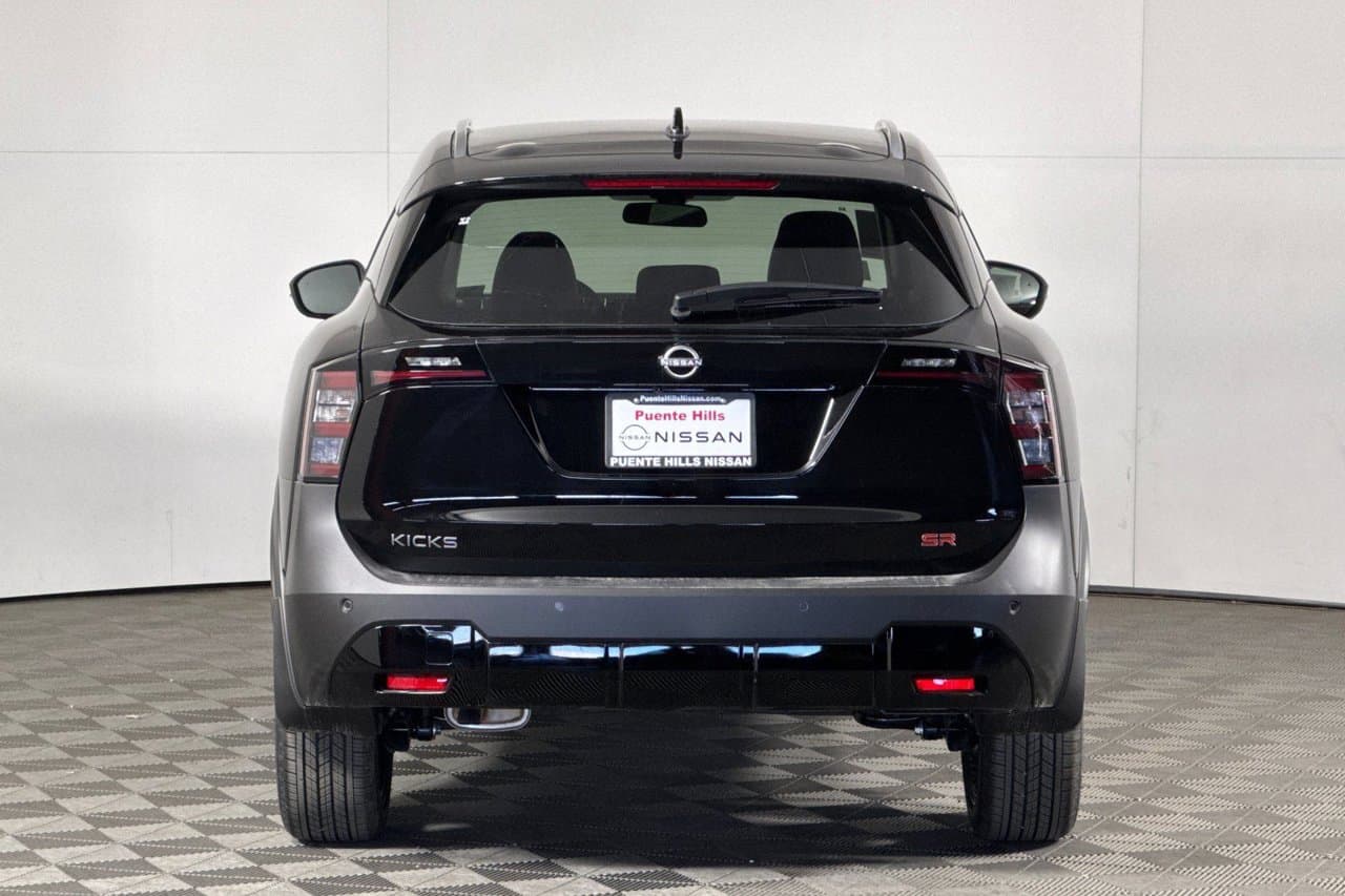 2026 Nissan Kicks SR 4