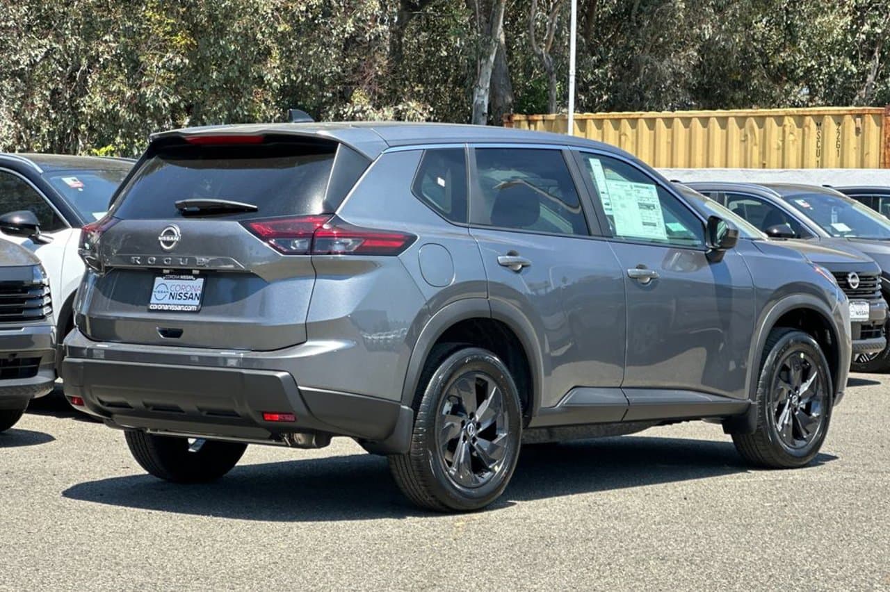 2026 Nissan Rogue SV 4