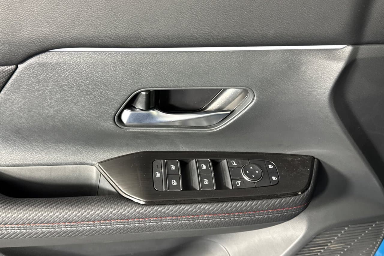 2026 Nissan Kicks SR 8