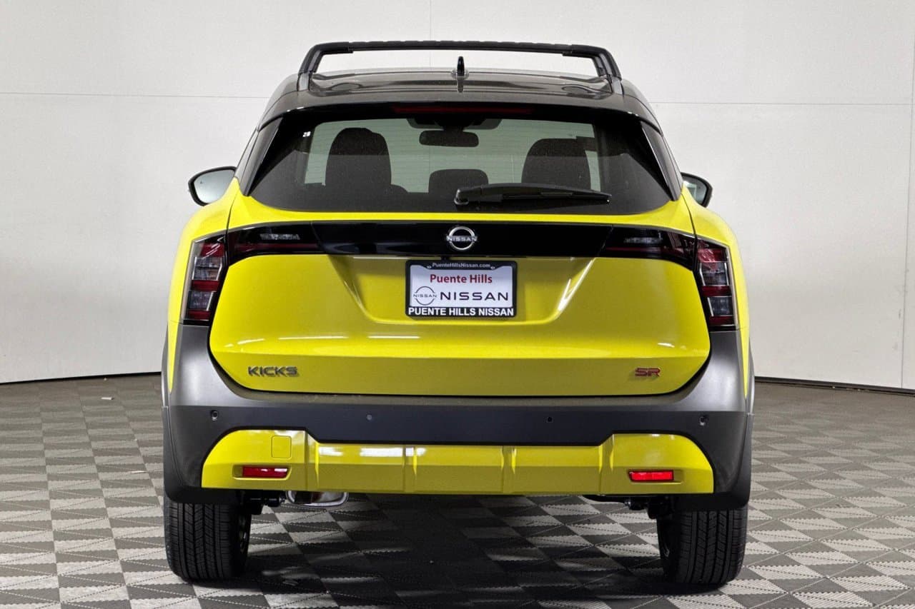 2026 Nissan Kicks SR 4