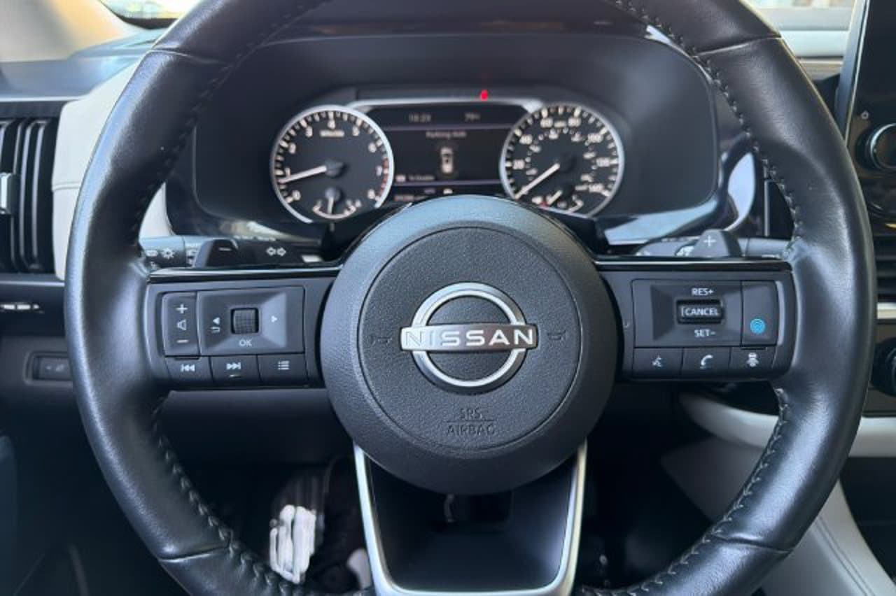 2025 Nissan Pathfinder SL 23