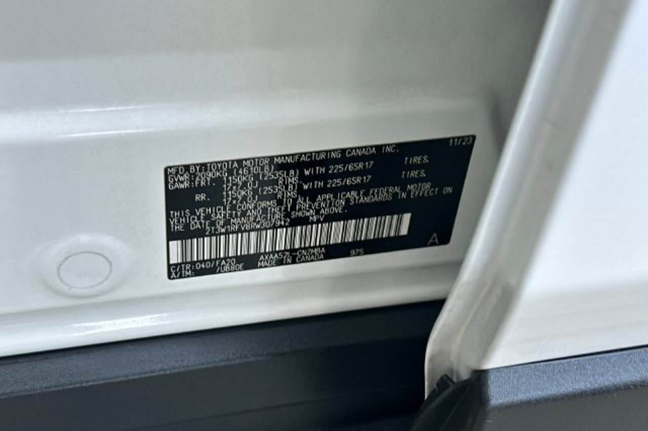 2024 Toyota RAV4 XLE 26
