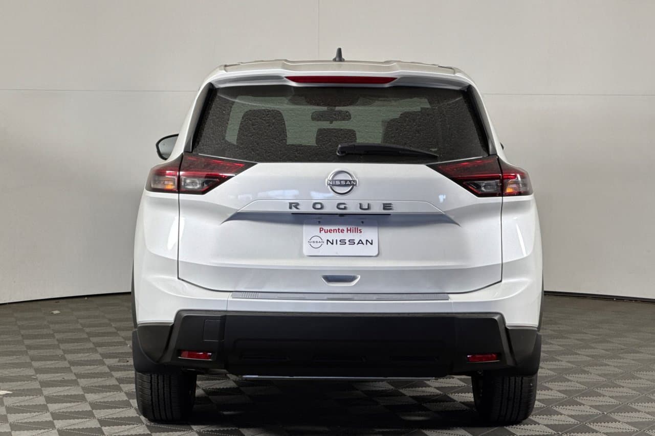 2026 Nissan Rogue SV 4