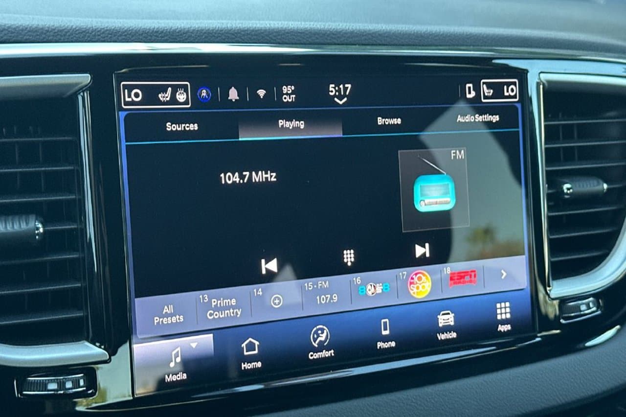 2025 Chrysler Pacifica Select 16