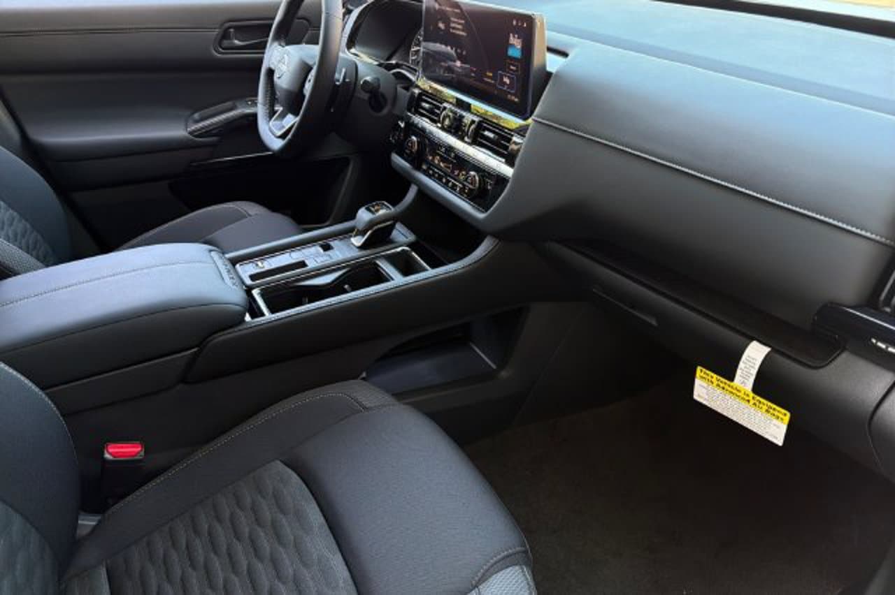 2026 Nissan Pathfinder SV 14