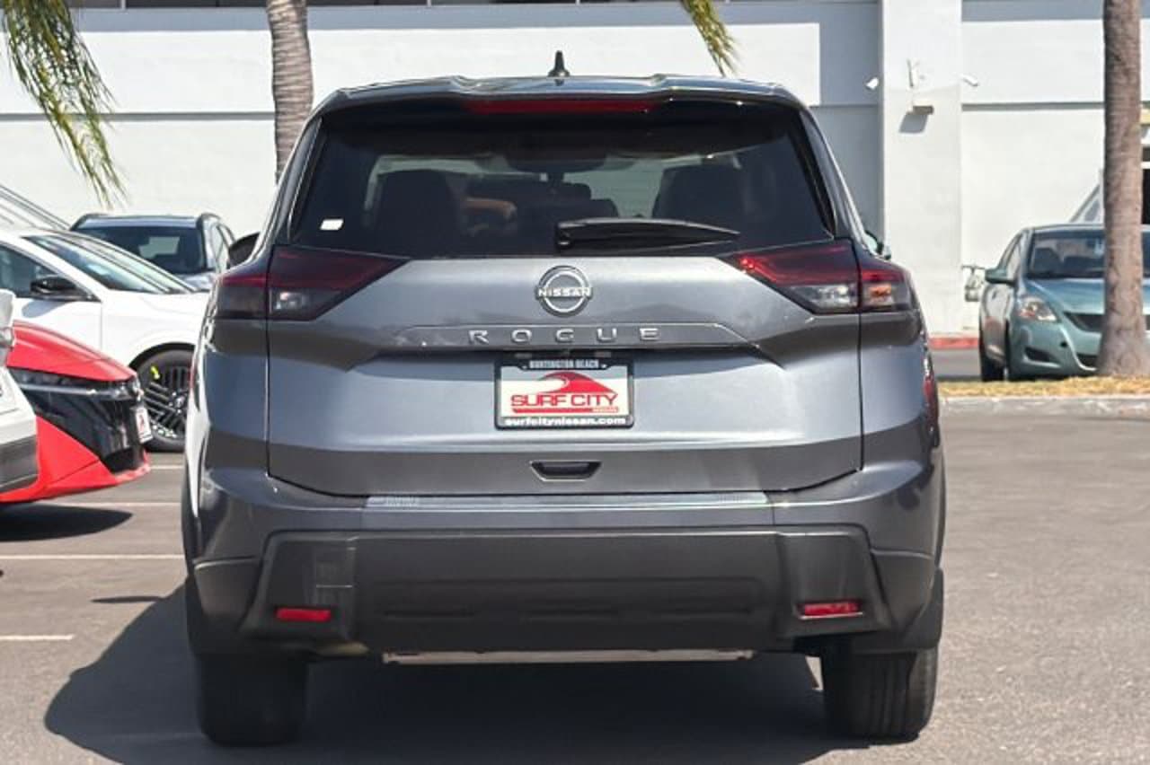 2026 Nissan Rogue SV 4