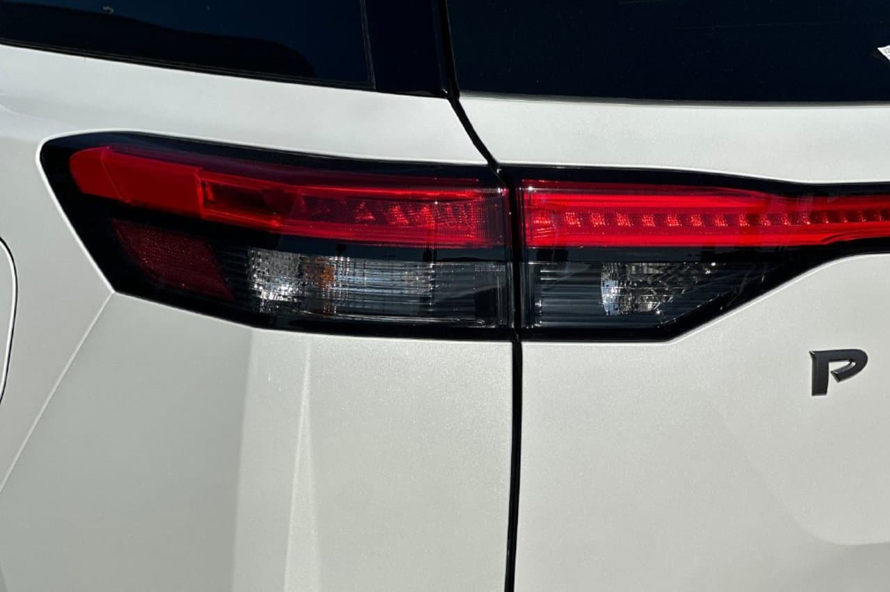 2026 Nissan Pathfinder SV 21