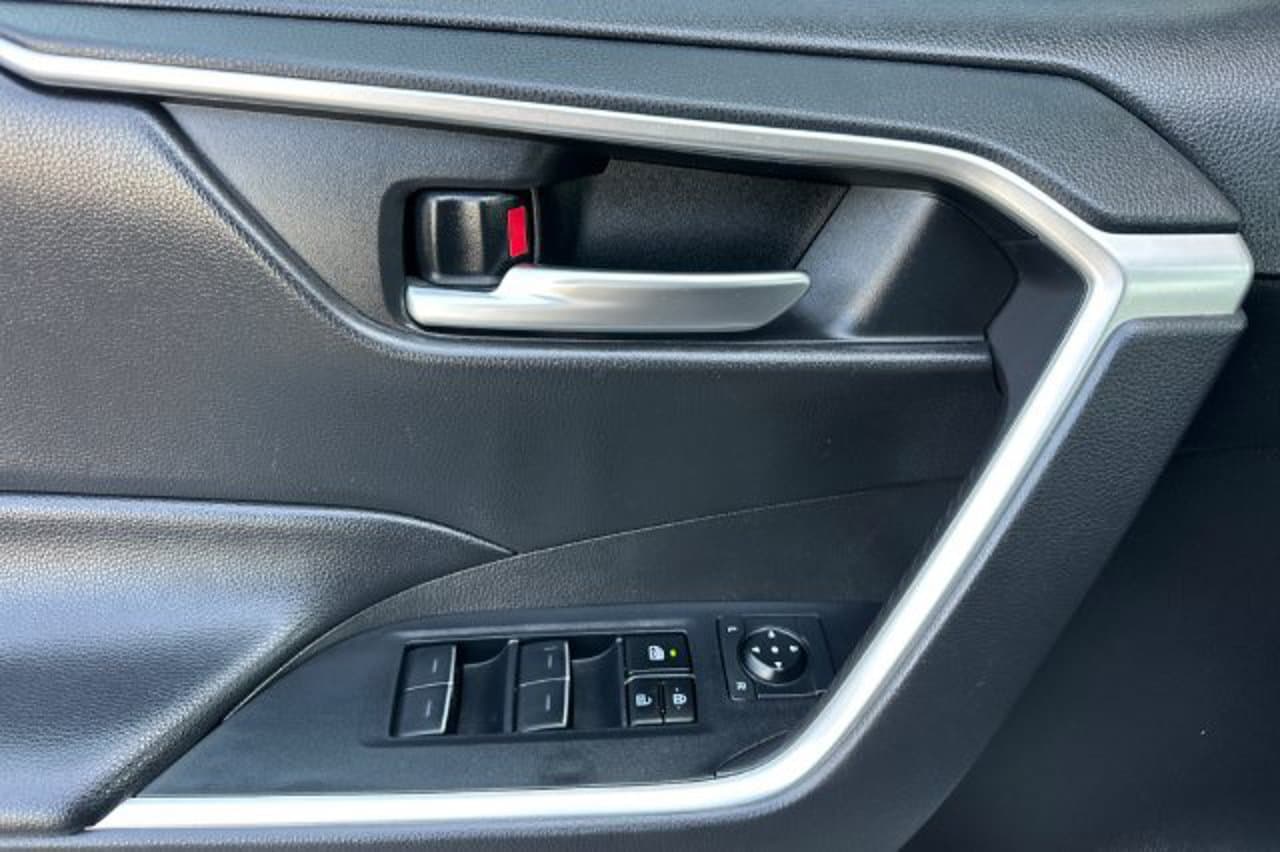 2024 Toyota RAV4 XLE 9