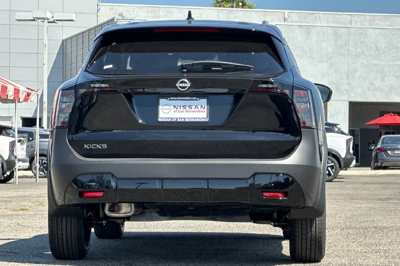 2027 Nissan Kicks SV 4
