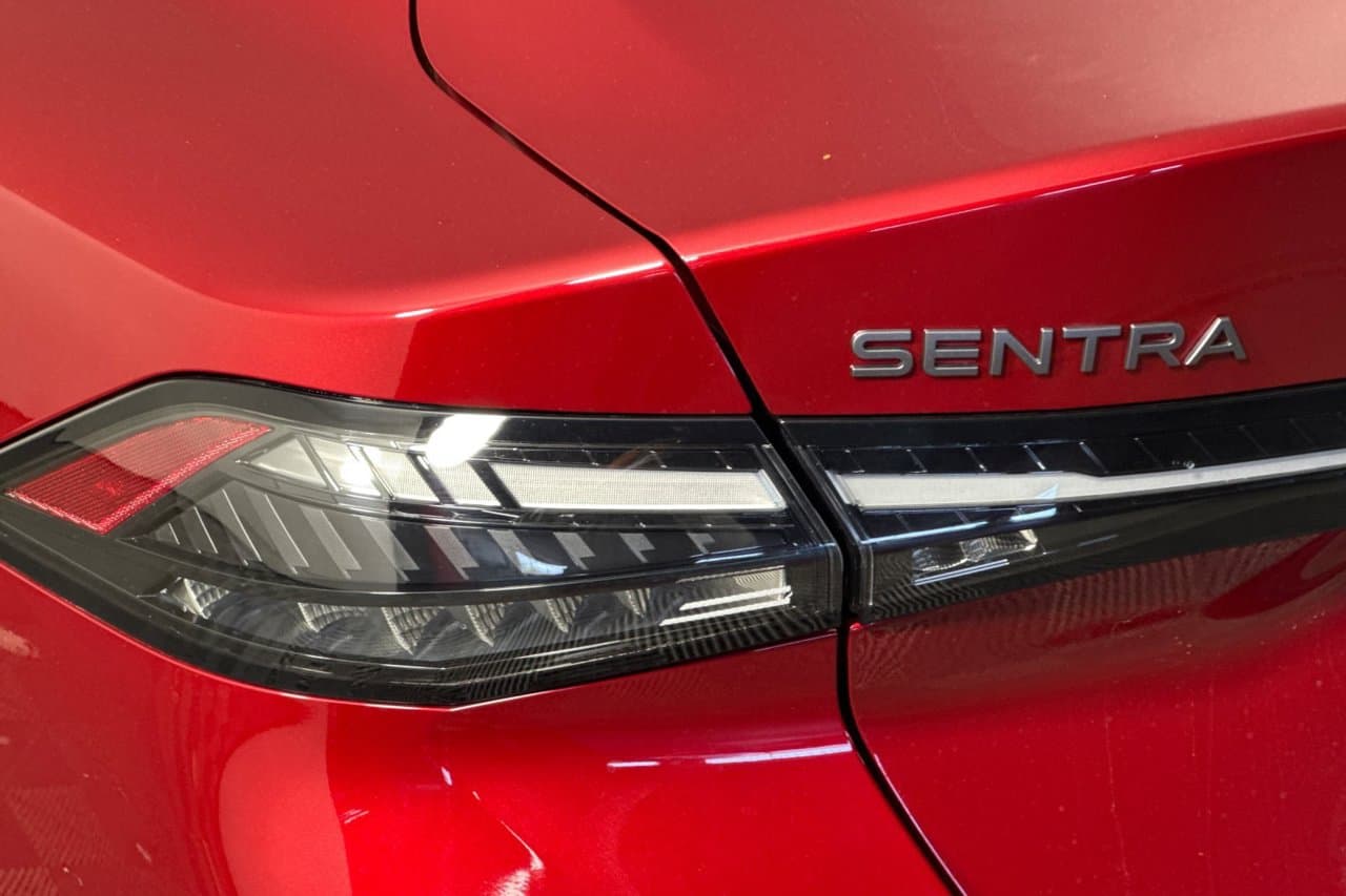 2027 Nissan Sentra SV 22