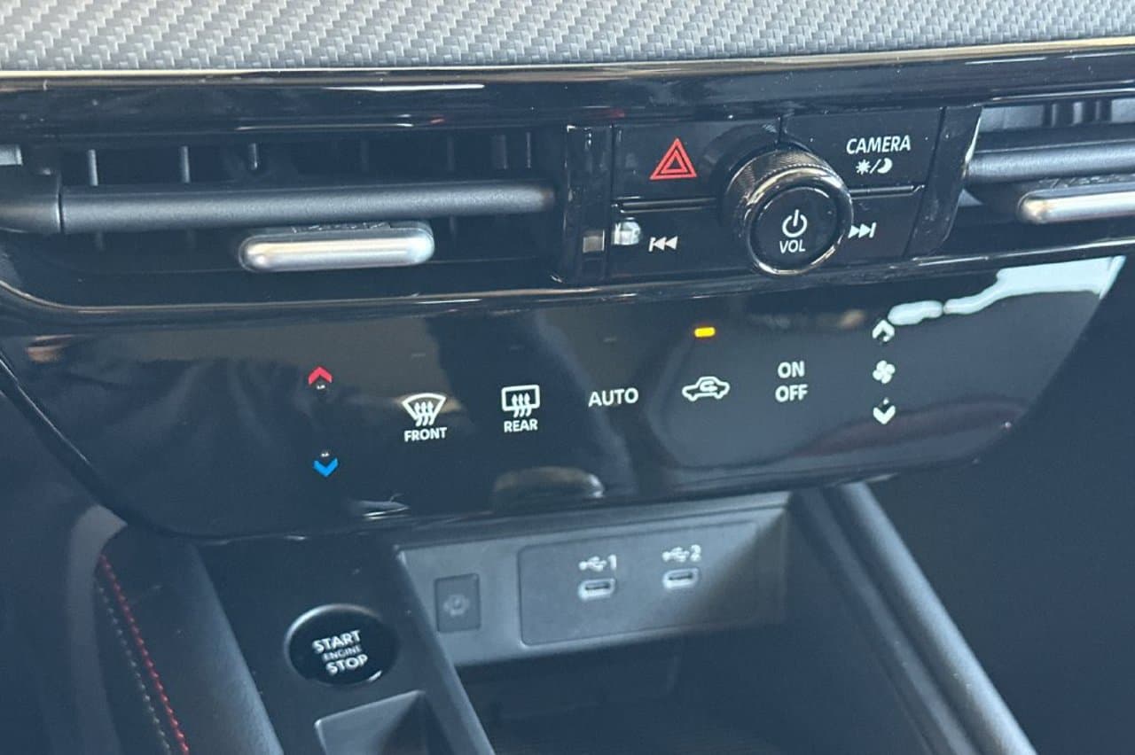 2026 Nissan Kicks SR 17