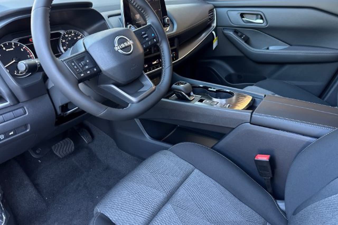 2026 Nissan Rogue SV 7