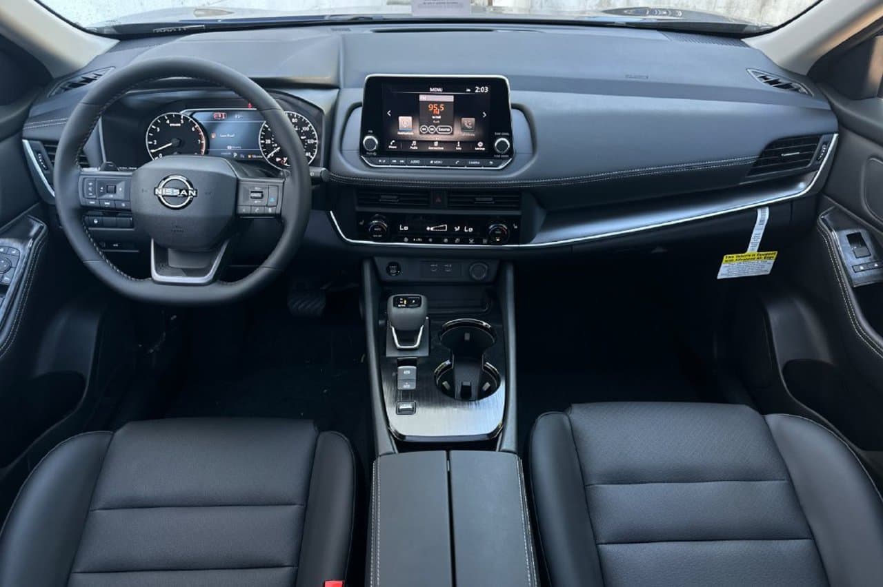 2026 Nissan Rogue Dark Armor 11