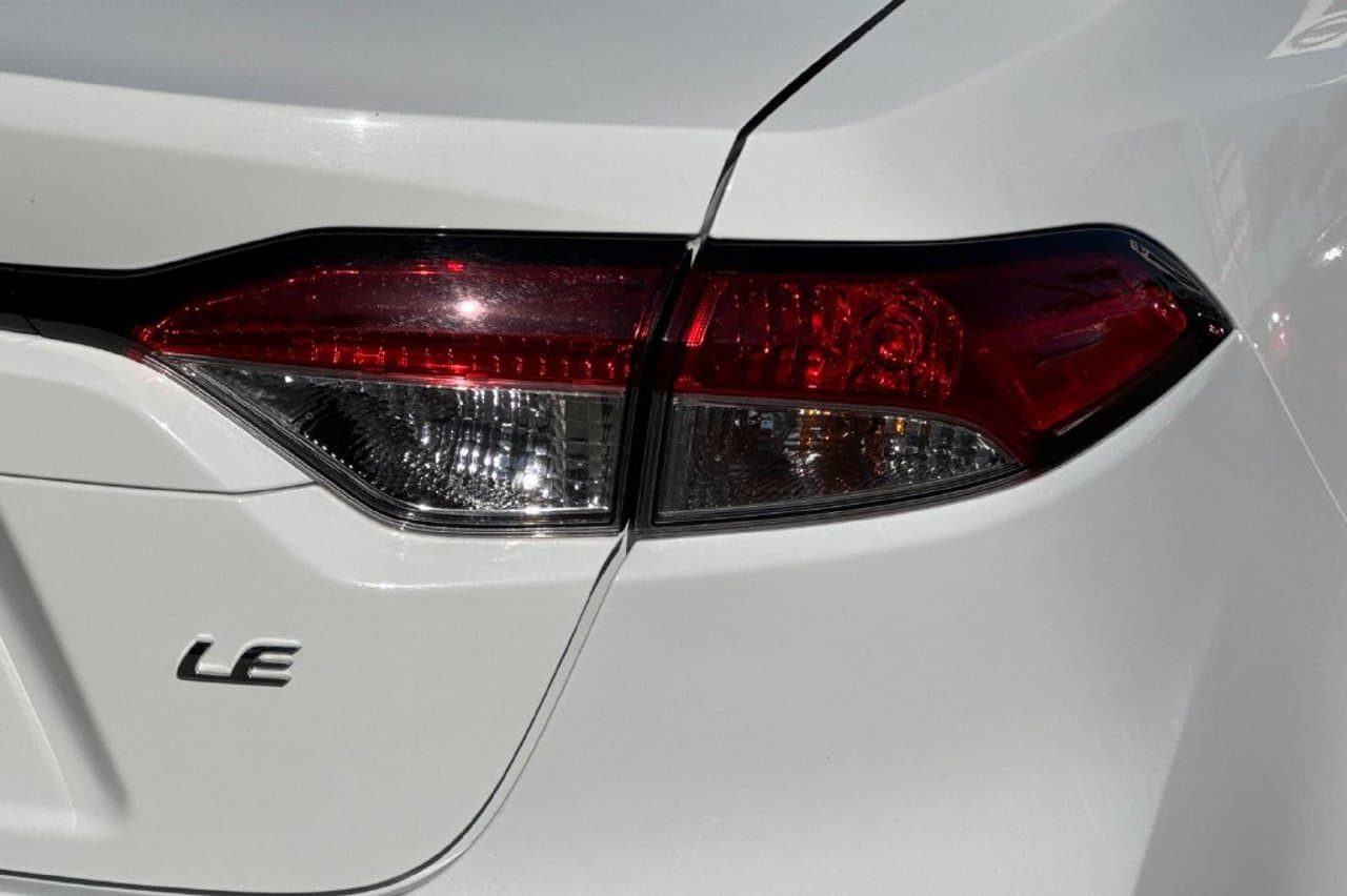 2024 Toyota Corolla LE 21