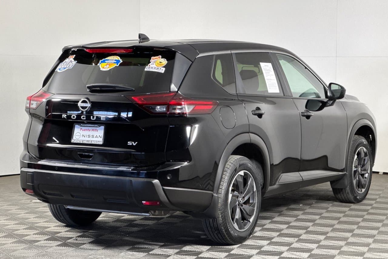 2024 Nissan Rogue SV 3