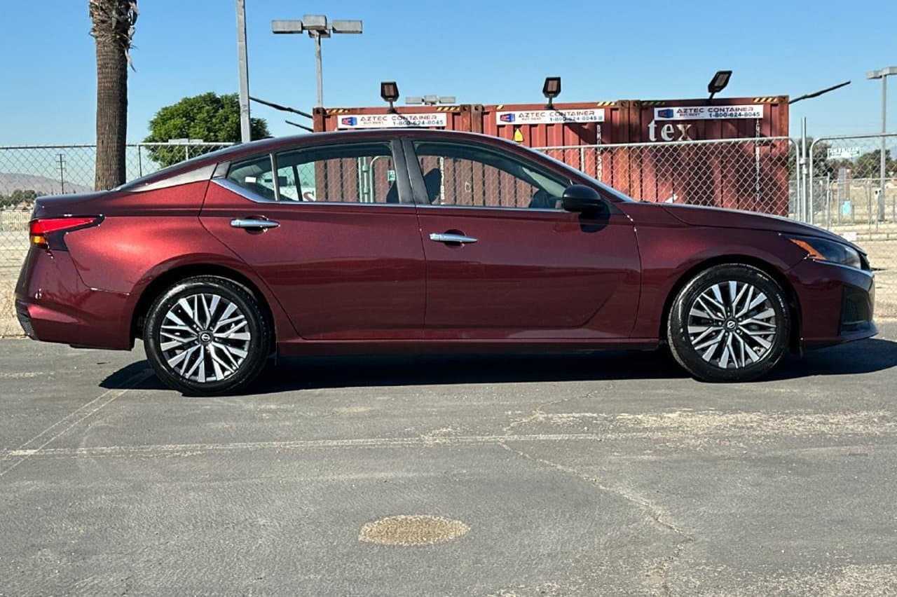 2025 Nissan Altima SV 2