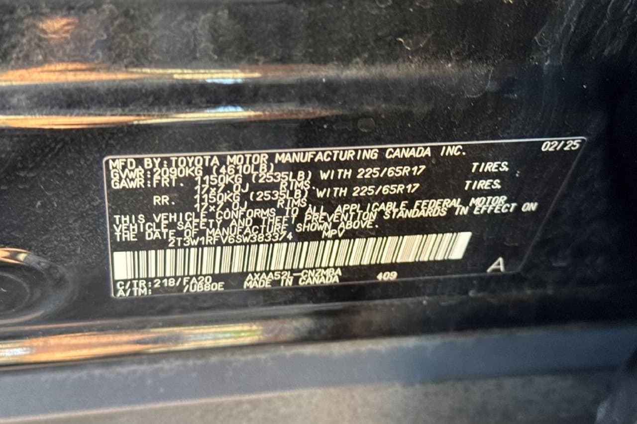 2025 Toyota RAV4 XLE 24