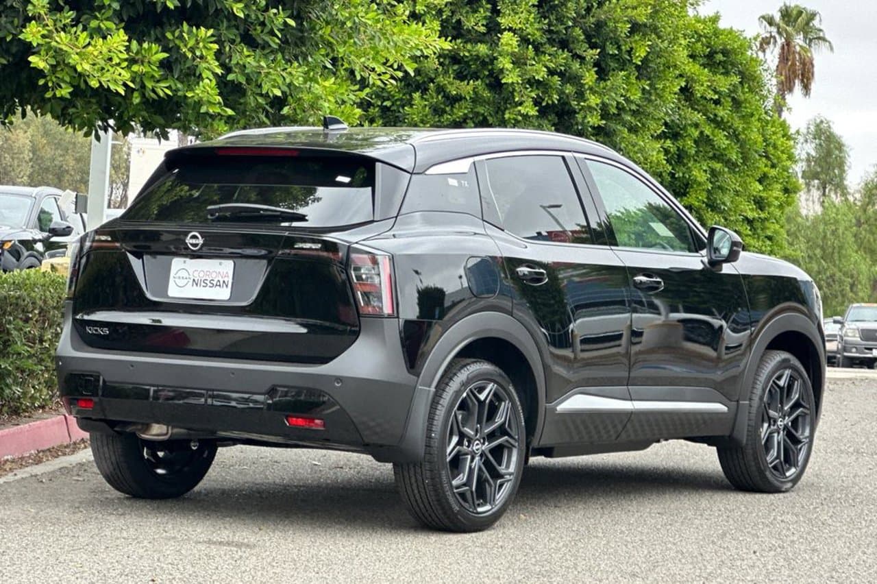 2027 Nissan Kicks SR 4