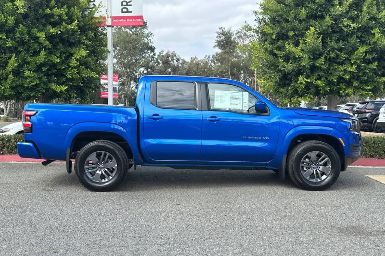 2027 Nissan Frontier SV 3