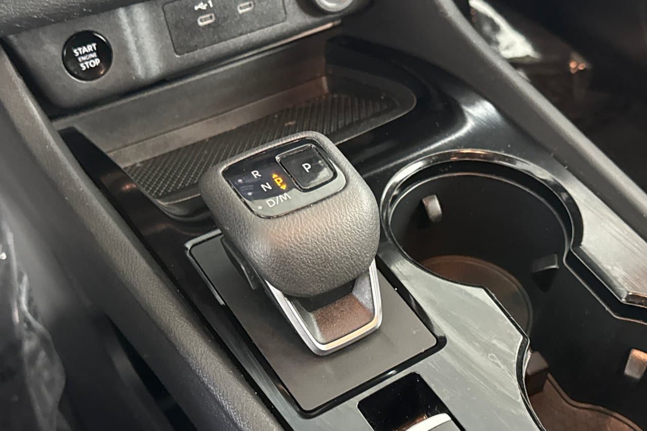 2024 Nissan Rogue SV 17