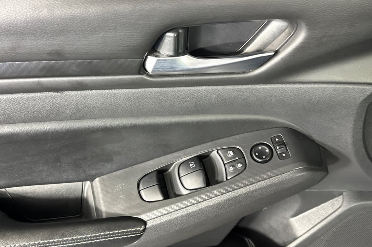 2025 Nissan Altima SV 8
