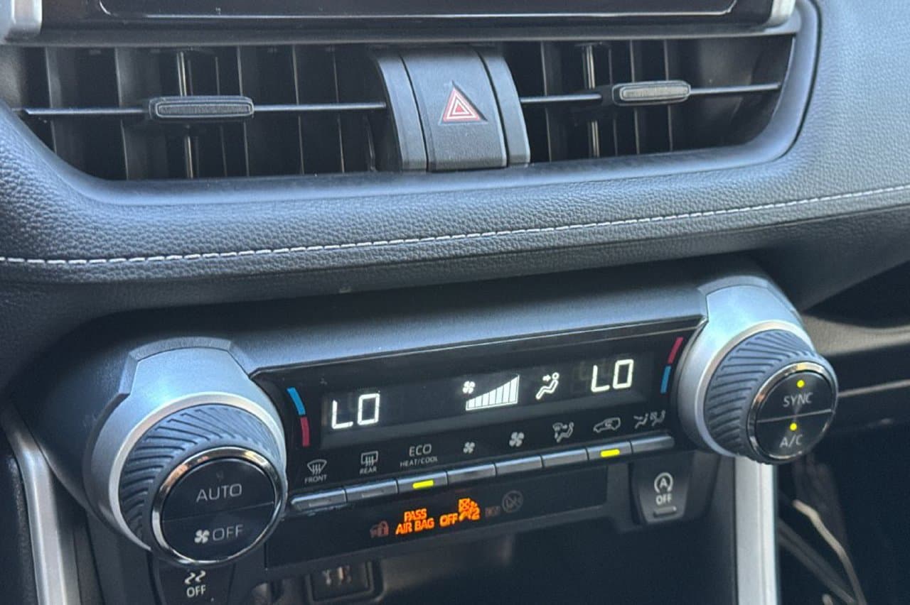 2025 Toyota RAV4 XLE 17