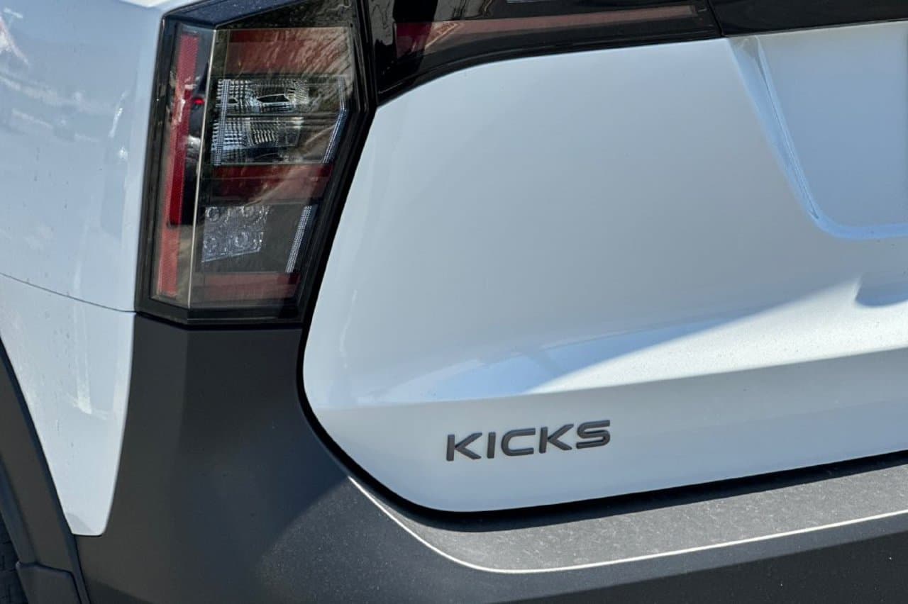 2027 Nissan Kicks SV 21