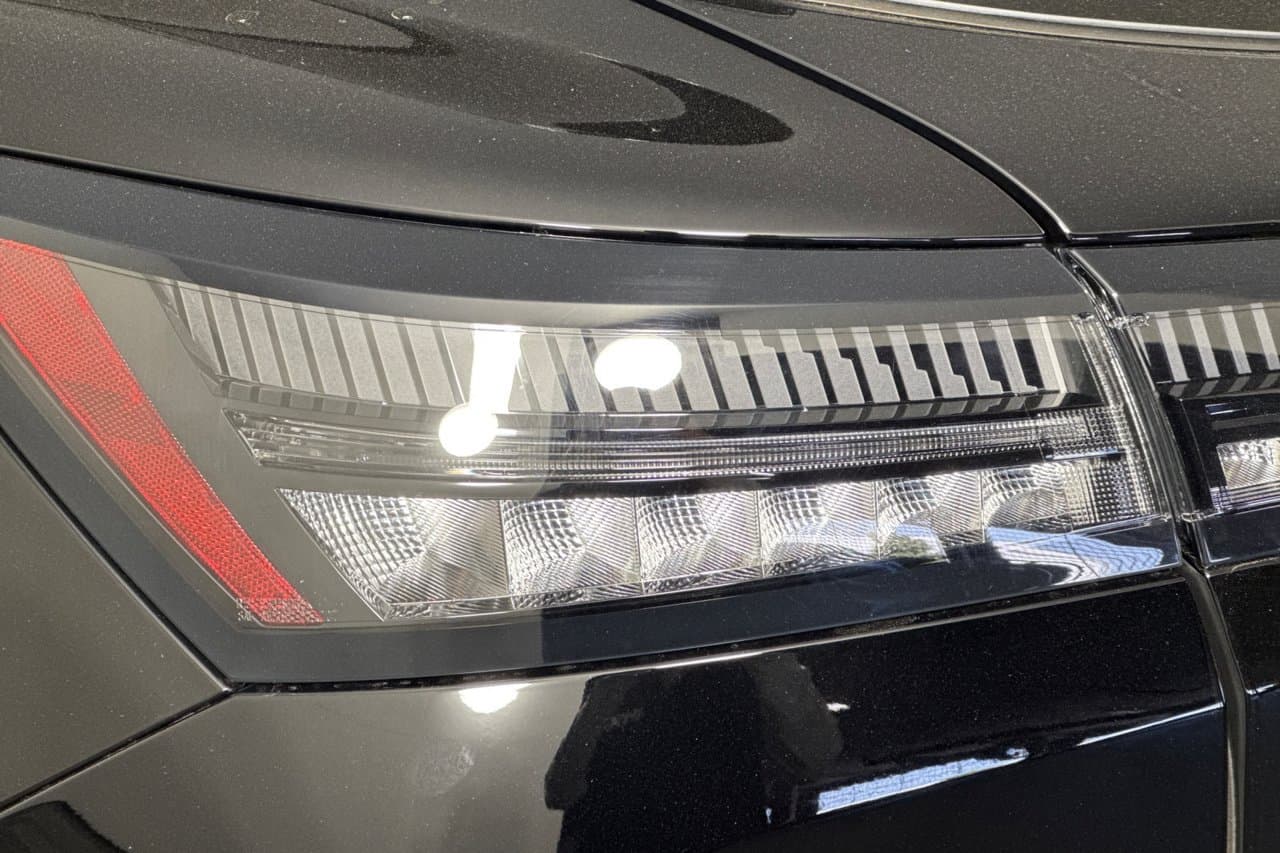 2027 Nissan Murano Dark Armor 23
