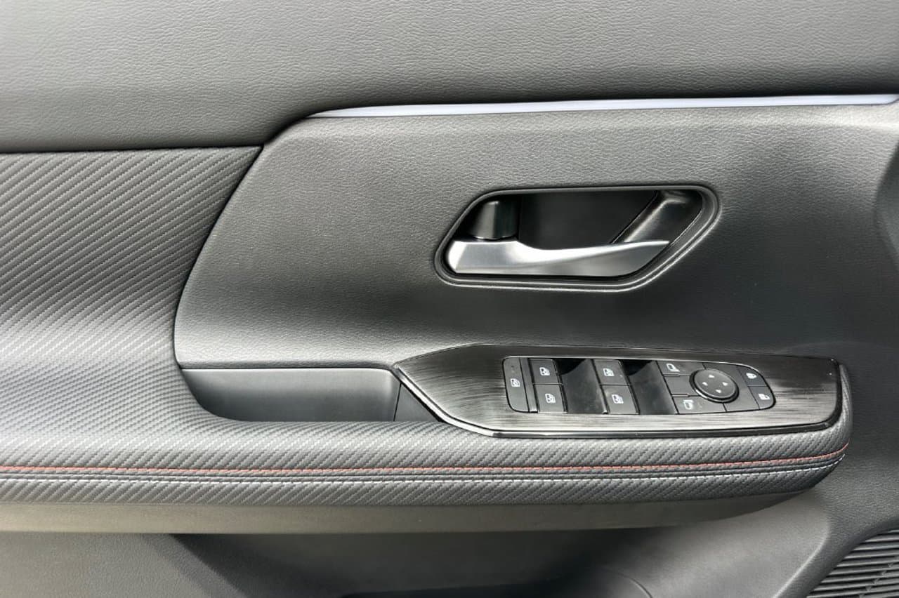 2027 Nissan Kicks SR 9