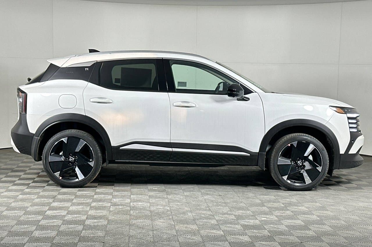 2026 Nissan Kicks SR 2