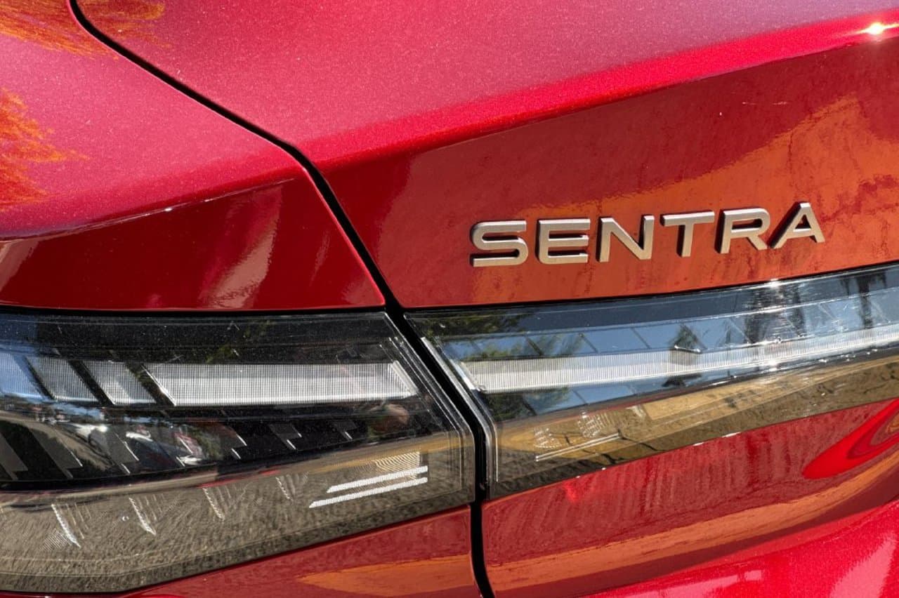 2027 Nissan Sentra SV 22