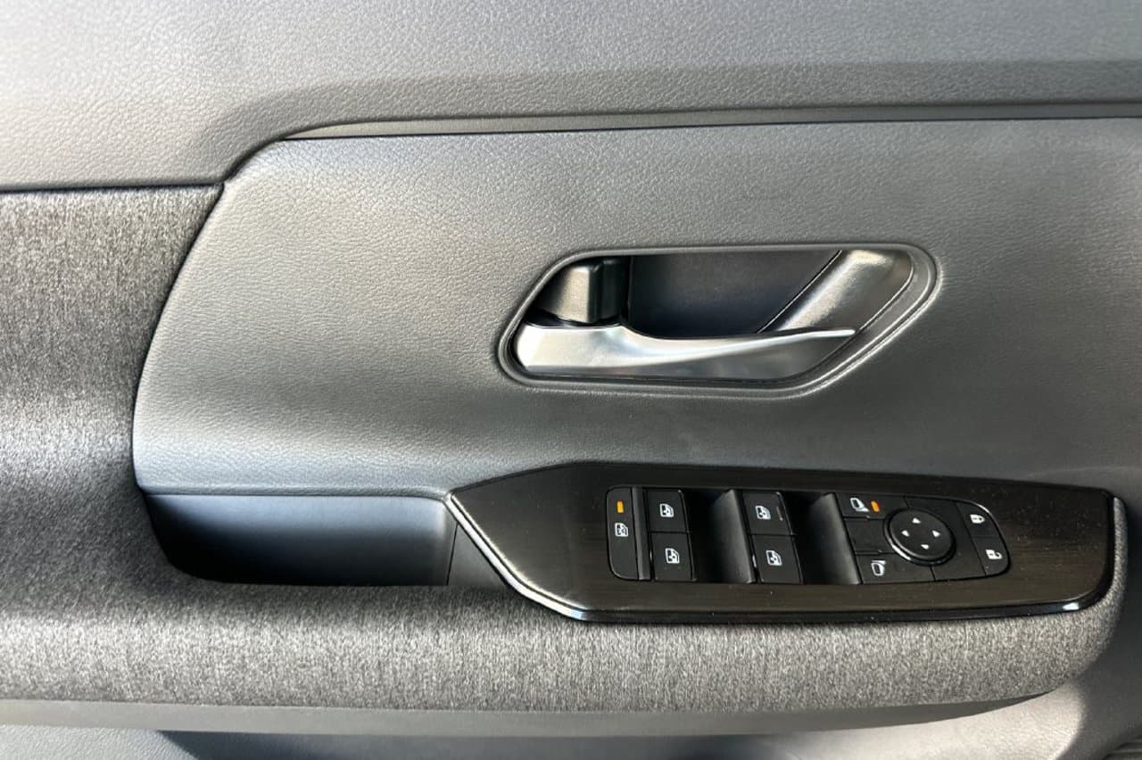 2027 Nissan Kicks SV 8