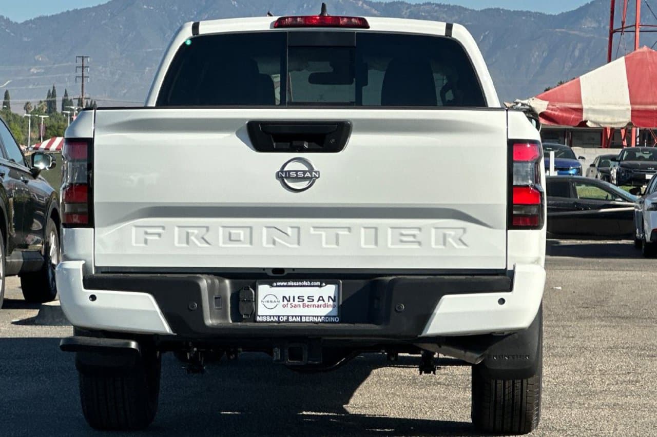2027 Nissan Frontier SV 4