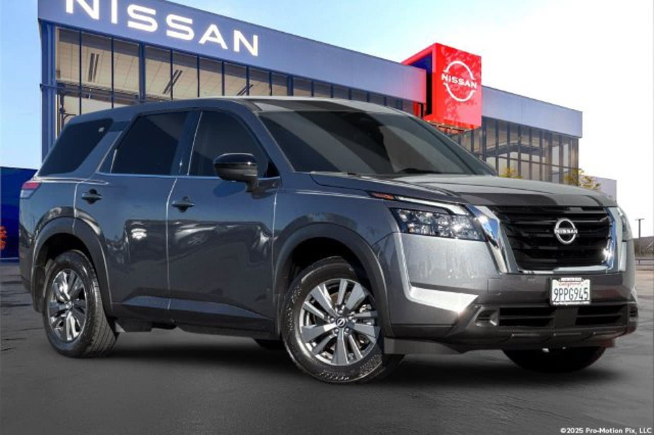 2024 Nissan Pathfinder S 2