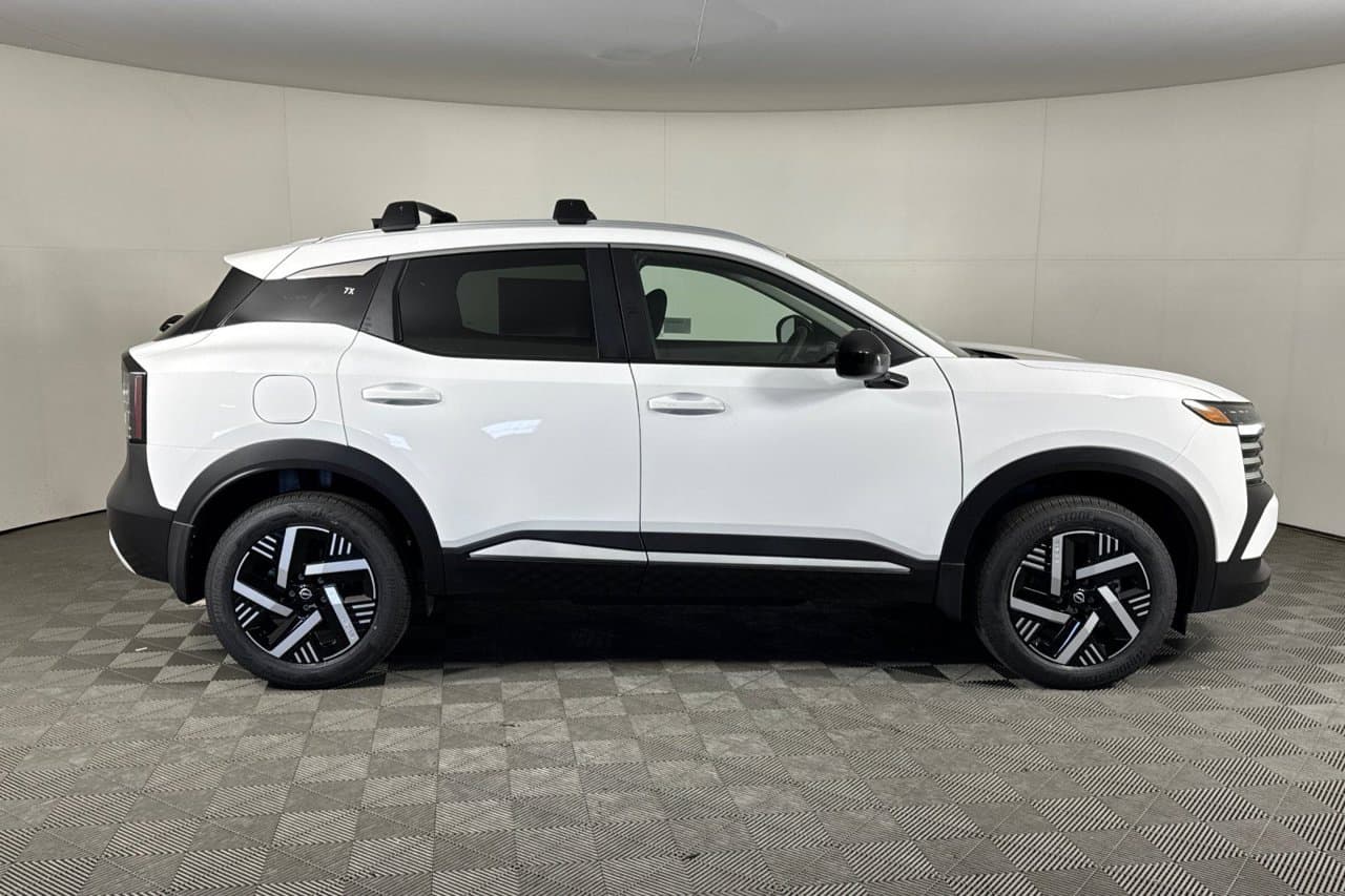 2027 Nissan Kicks SV 2