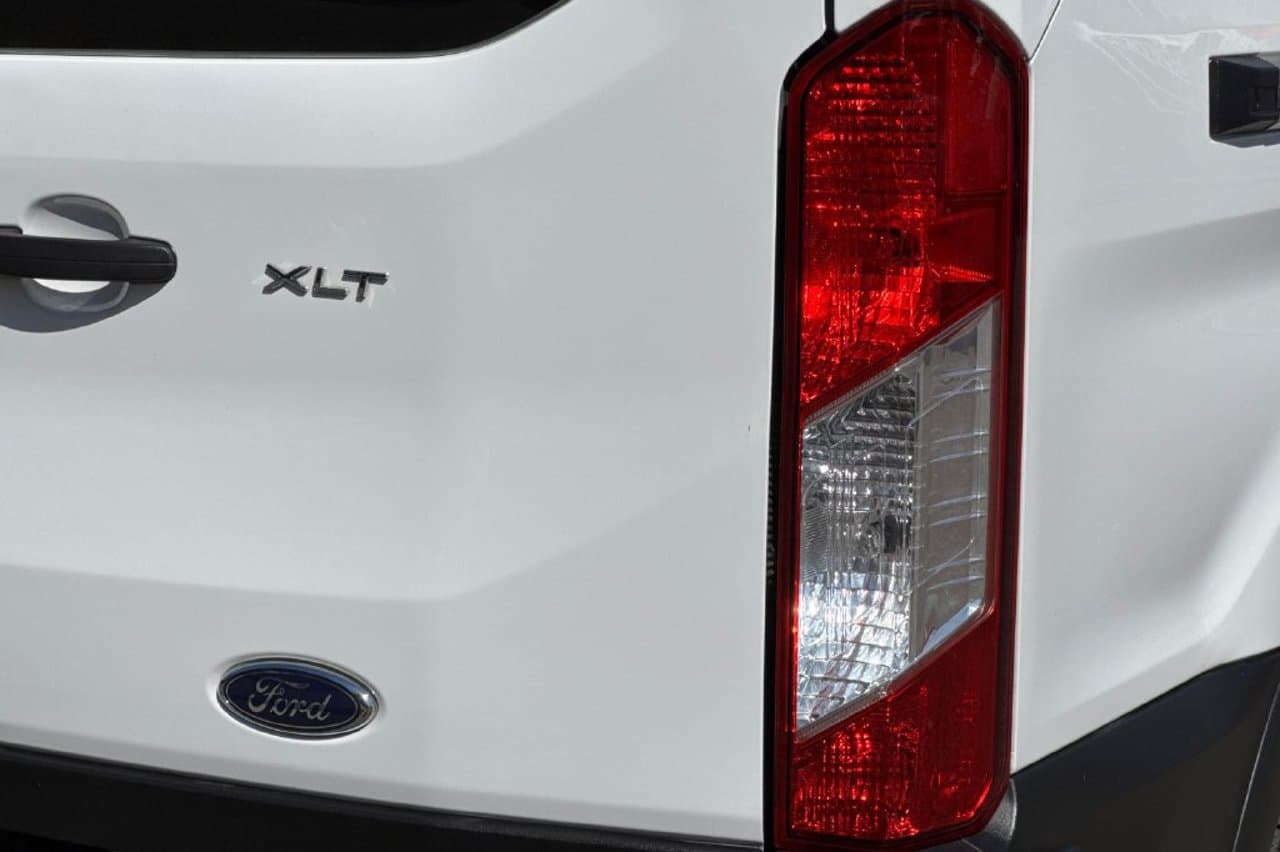 2024 Ford Transit Passenger Wagon XLT 23
