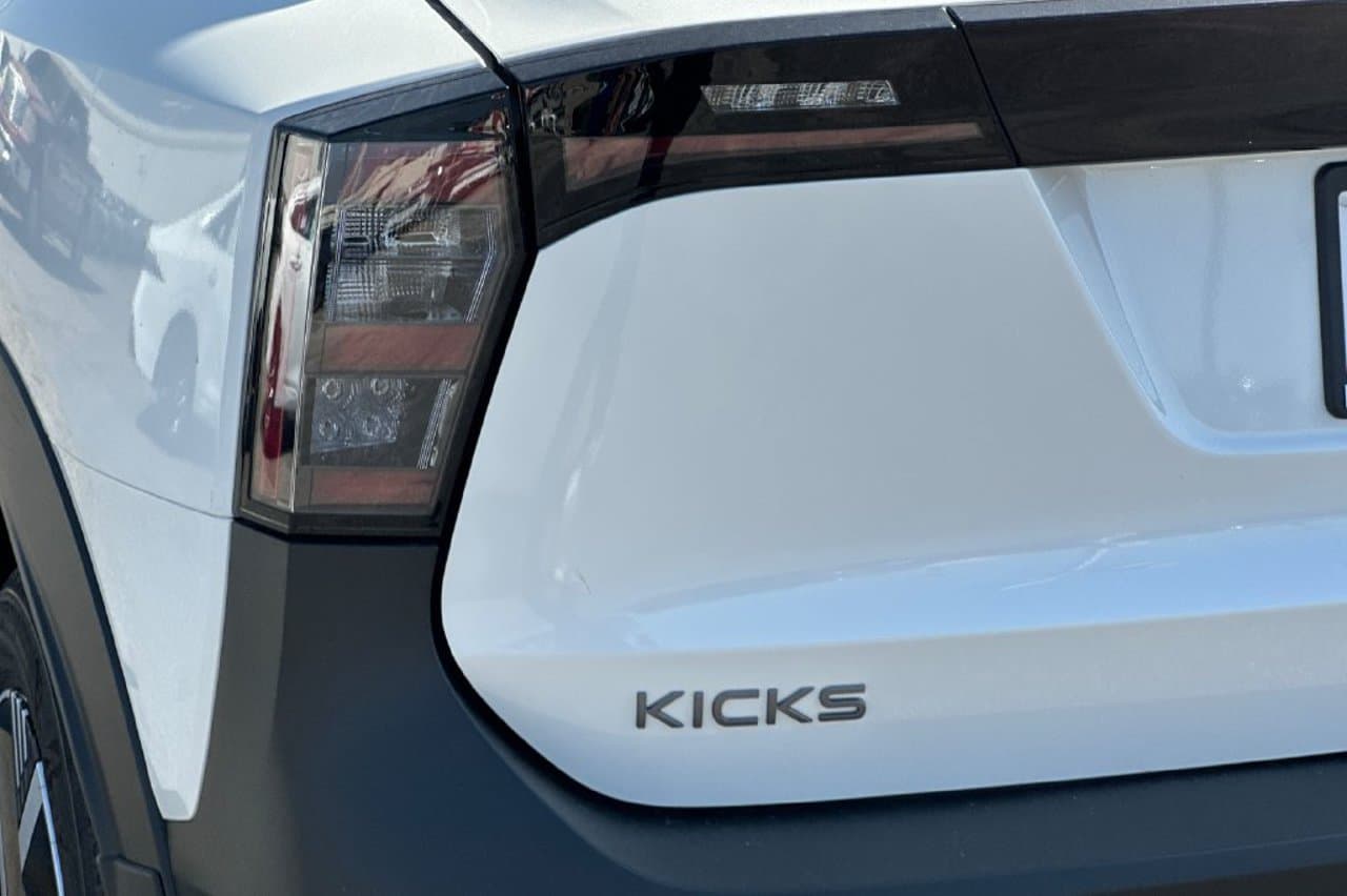 2027 Nissan Kicks SV 21