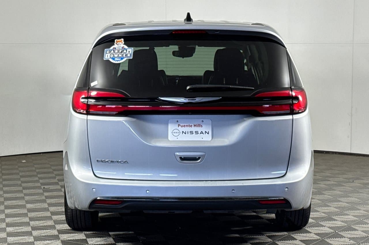 2024 Chrysler Pacifica Touring L 4