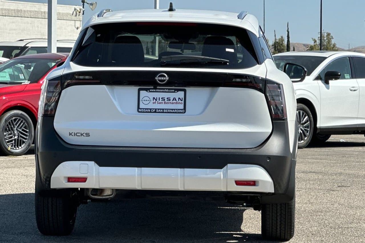 2027 Nissan Kicks SR 4