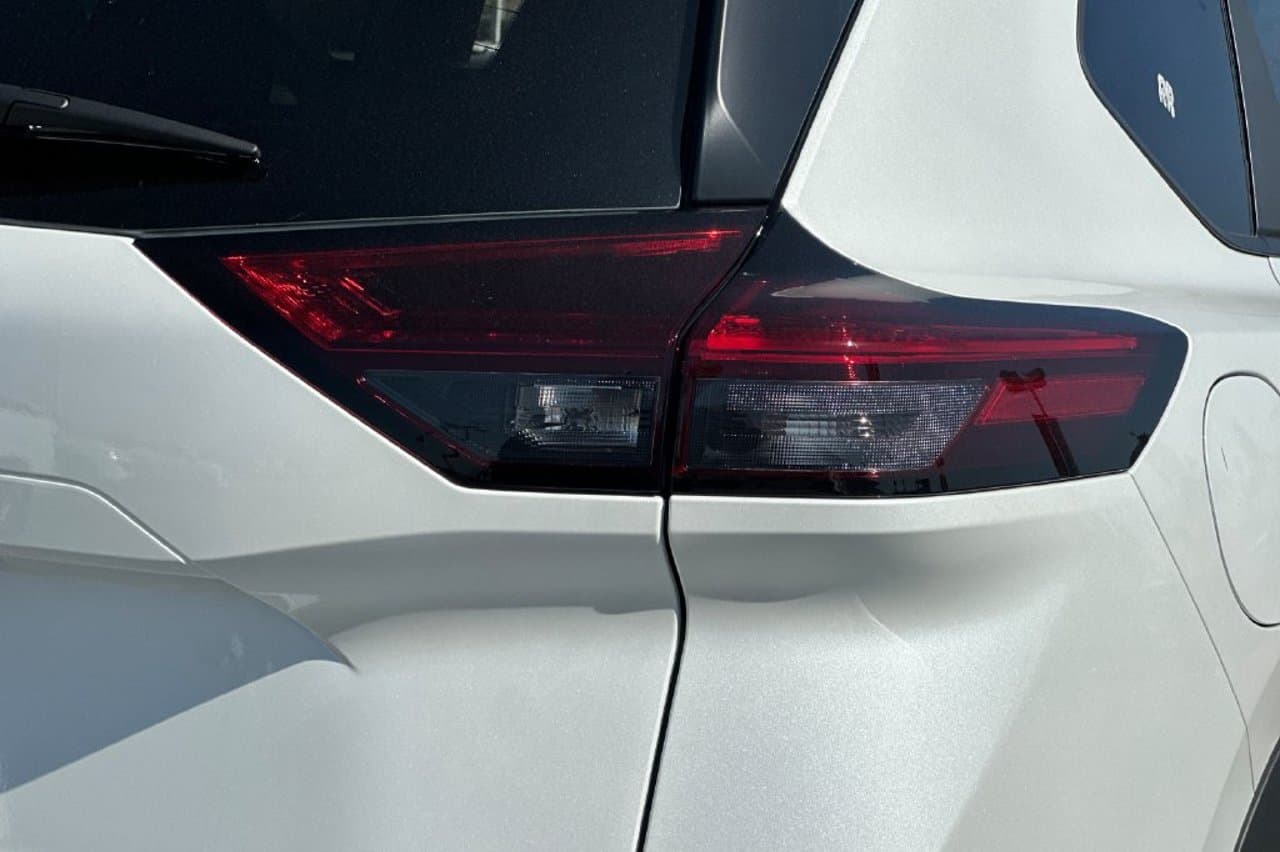 2026 Nissan Rogue SV 34