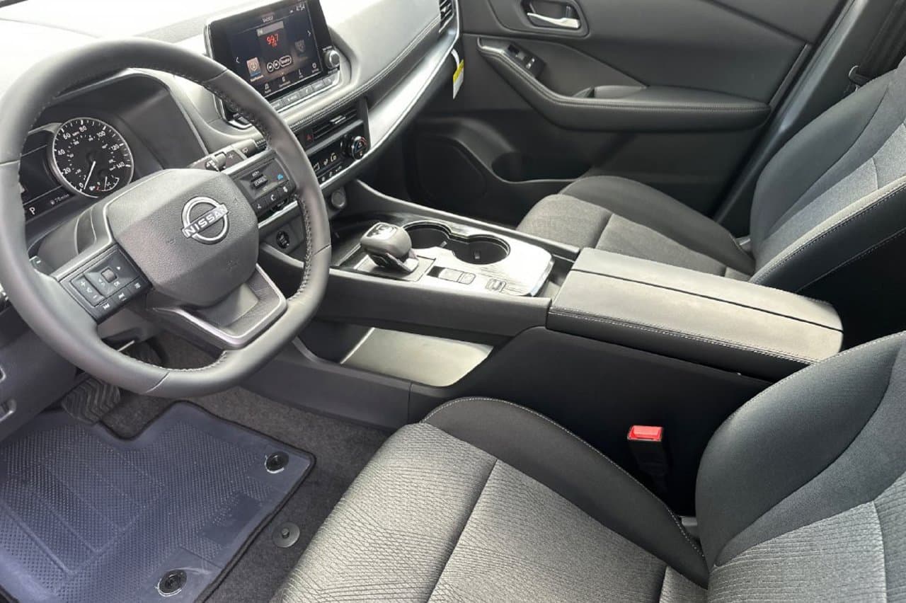 2026 Nissan Rogue SV 8