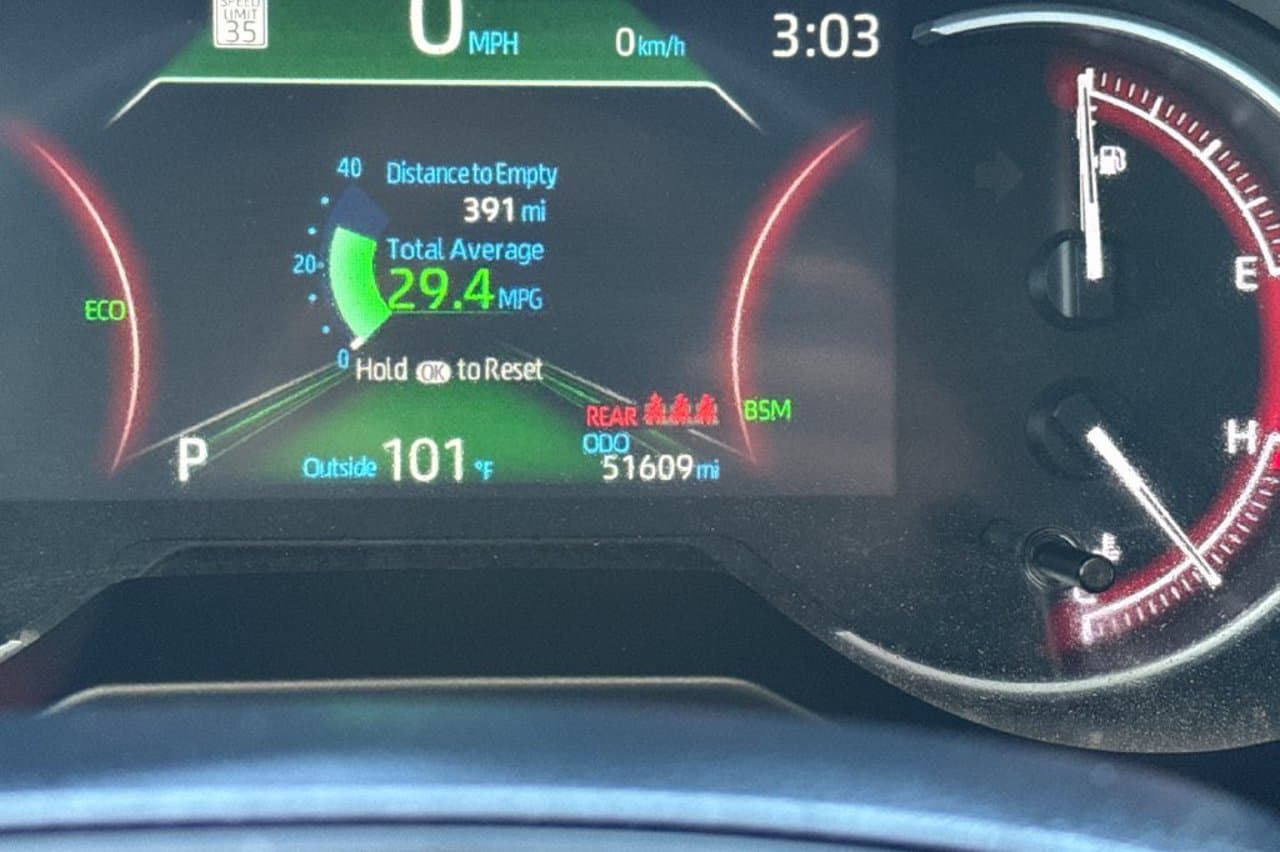 2025 Toyota RAV4 XLE 22