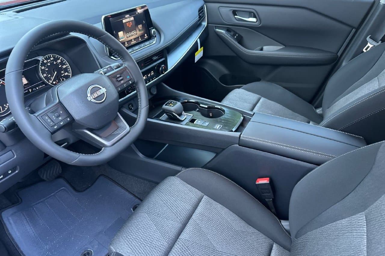2026 Nissan Rogue SV 8