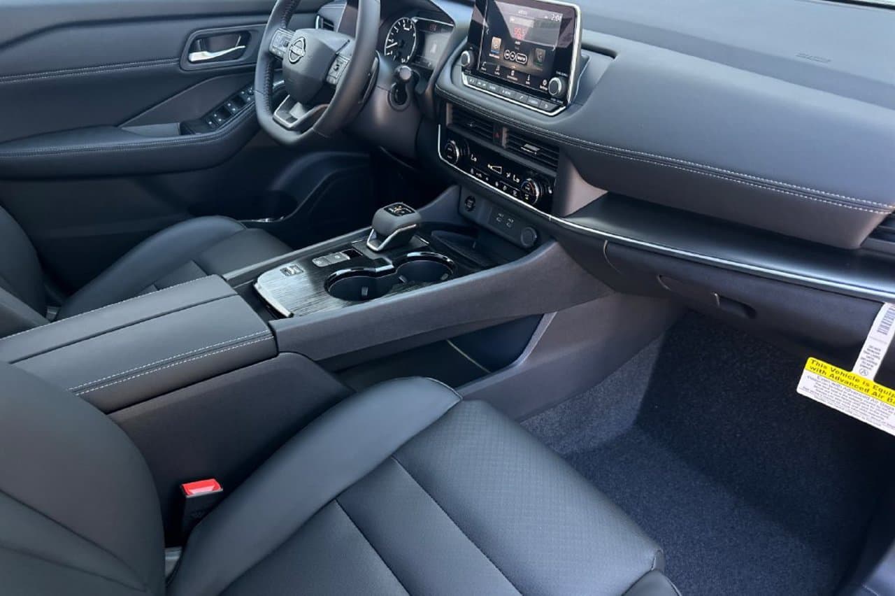 2026 Nissan Rogue Dark Armor 14
