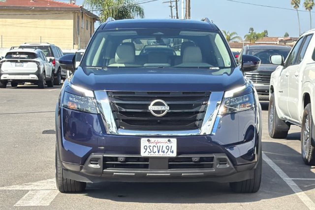 2025 Nissan Pathfinder SL 7