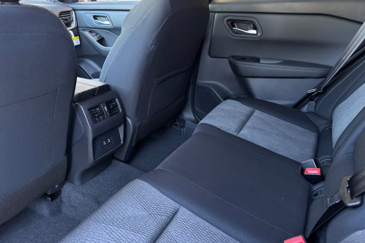 2026 Nissan Rogue SV 9